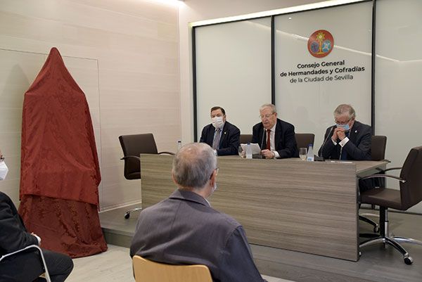 El Consejo General de Hermandades y Cofradías de la Ciudad de Sevilla ha presentado este medio dia su cartel anunciador del Día de la Virgen 2020 - 4, Foto 4
