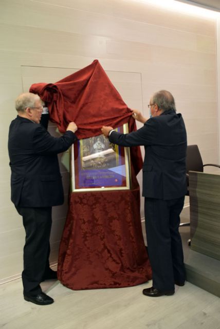 El Consejo General de Hermandades y Cofradías de la Ciudad de Sevilla ha presentado este medio dia su cartel anunciador del Día de la Virgen 2020 - 5, Foto 5