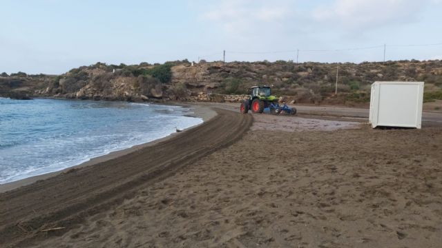 Las playas de Águilas comienzan a recuperar la normalidad tras las fuertes lluvias de ayer - 2, Foto 2