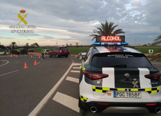 La Guardia Civil investiga al conductor de un camión por conducir con el carné retirado judicialmente - 1, Foto 1