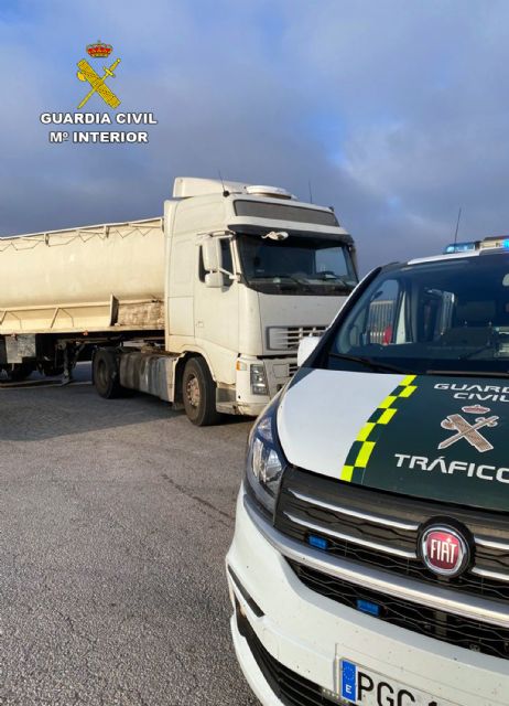 La Guardia Civil investiga al conductor de un camión por conducir con el carné retirado judicialmente - 3, Foto 3
