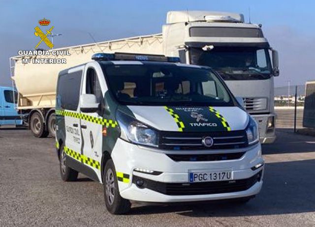 La Guardia Civil investiga al conductor de un camión por conducir con el carné retirado judicialmente - 4, Foto 4