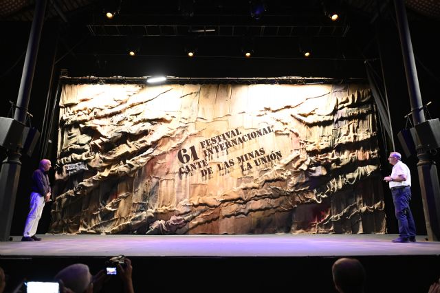 “Sacos con historia” para evocar la paleta de colores de la Sierra Minera a través de su nueva escenografía - 1, Foto 1