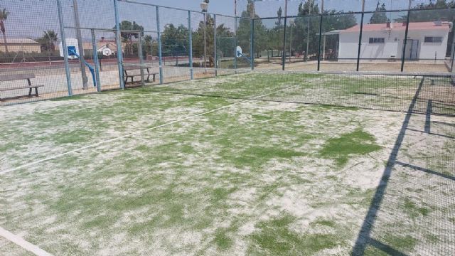 La Concejalía de Deportes de Lorca renueva la pista de pádel de Los Jopos para que los jugadores y jugadoras disfruten de las mejores instalaciones municipales - 2, Foto 2