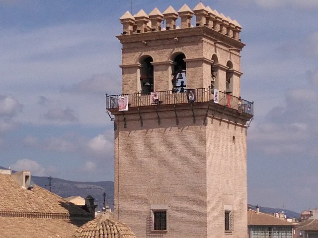 Al encuentro de mascarones y gárgolas: una invitación a alzar la mirada a la torre de Santiago, Foto 1