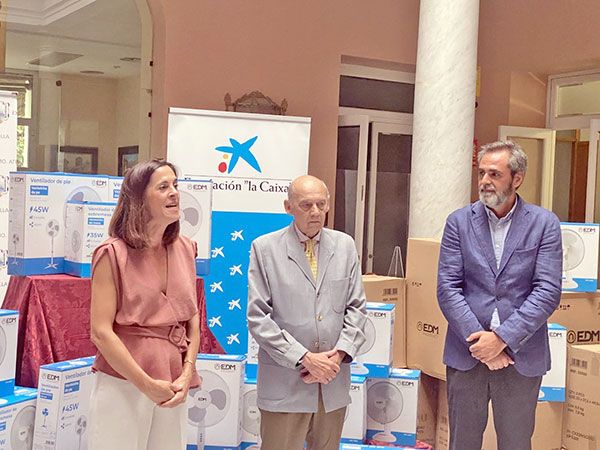 La acción social del Ateneo de Sevilla entrega 150 ventiladores, los destinatarios han sido asociaciones y entidades que trabajan en el ámbito de la marginación social - 1, Foto 1