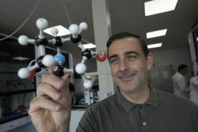 La Universidad de Murcia acelera y democratiza la fabricación de fármacos con el uso de hierro - 2, Foto 2