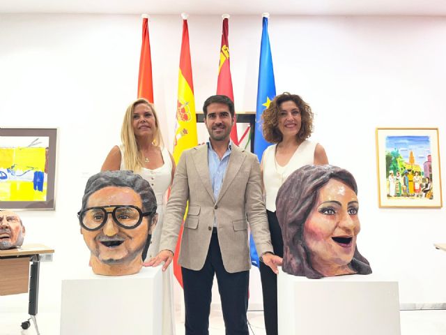 La Feria de Murcia suma a Pepa Aniorte y Carlos Santos a su familia de cabezudos - 2, Foto 2