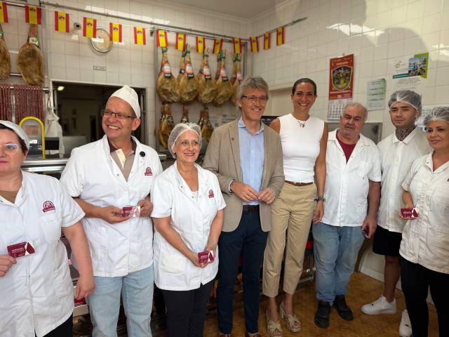 La alcaldesa de Archena y el consejero Luis Alberto Marín visitan la empresa artesanal 'Embutidos La Ca&ntilde;ada' - 2, Foto 2