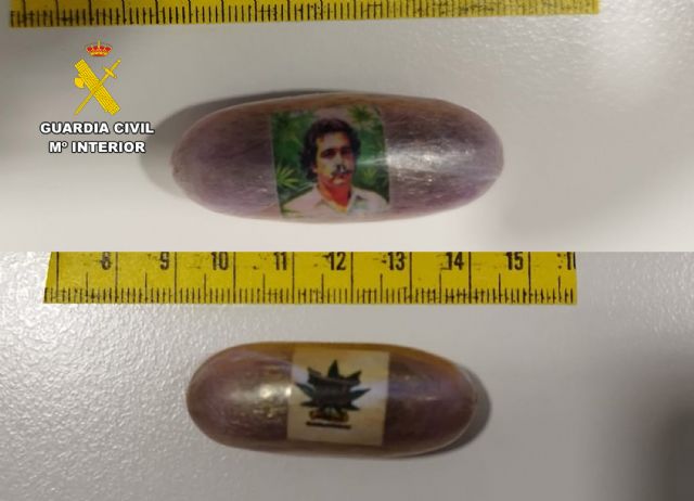 La Guardia Civil sorprende en el aeropuerto de Corvera a un pasajero con cerca de 15 kilos de droga - 3, Foto 3