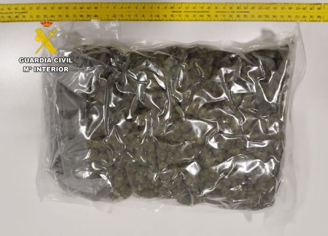 La Guardia Civil sorprende en el aeropuerto de Corvera a un pasajero con cerca de 15 kilos de droga - 5, Foto 5
