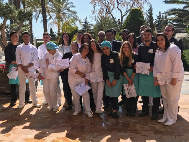 La cifra de jóvenes que no estudian ni trabajan baja en 1.400 durante el último año - 1, Foto 1