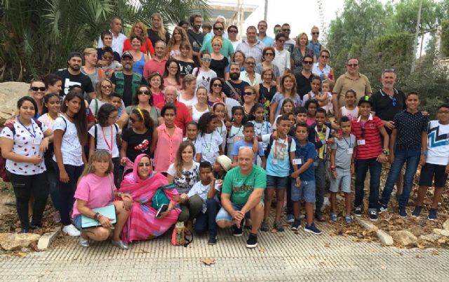 Rebeca Pérez despide al grupo de menores saharauis que han pasado el verano en Murcia - 1, Foto 1