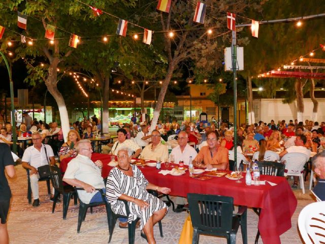 Pan con sobrasada para los vecinos y vistantes de la Barriada Cuatro Santos - 1, Foto 1