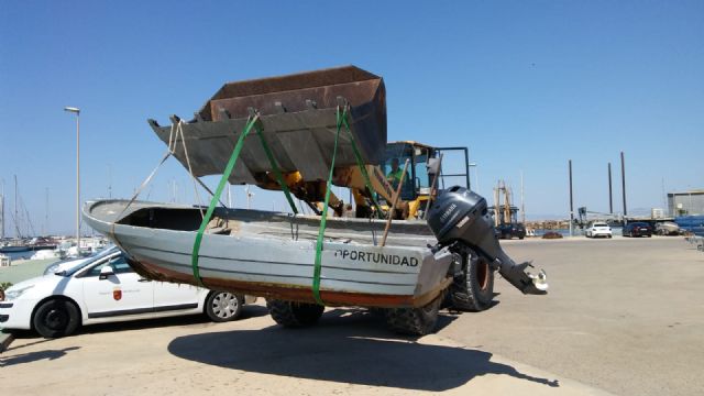 Incautada una nueva embarcación de pesca ilegal en Los Urrutias - 1, Foto 1