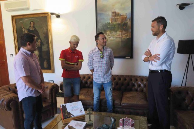 Abel Torreblanca recibe el reconocimiento de la Concejalía de Deportes tras su participación en el Campeonato del Mundo Júnior de Atletismo Paralímpico - 2, Foto 2