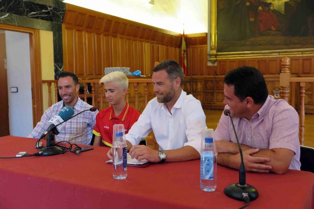 Abel Torreblanca recibe el reconocimiento de la Concejalía de Deportes tras su participación en el Campeonato del Mundo Júnior de Atletismo Paralímpico - 4, Foto 4