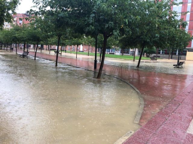 El aviso naranja por fuertes lluvias se mantiene hasta las 20.00 horas de hoy - 1, Foto 1