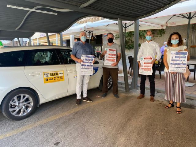 El colectivo de taxistas de Lorca ayudará a difundir entre sus usuarios la campaña 'Lorca te cuida' que persigue frenar la cadena de contagios por Covid19 - 1, Foto 1