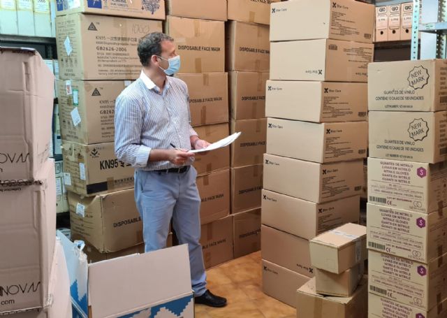 El Ayuntamiento tiene almacenadas 52.000 mascarillas y 20.000 guantes para atender las necesidades del personal municipal - 1, Foto 1