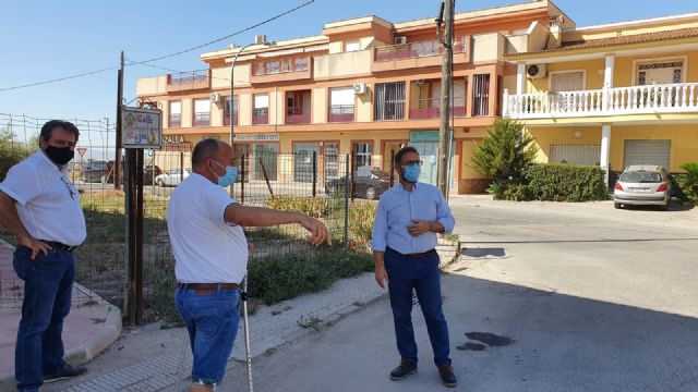 La supresión de la curva peligrosa de la carretera del Hinojar en el núcleo de la pedanía de La Hoya permitirá mejorar la seguridad de los vehículos y los peatones que a diario transitan por la zona - 2, Foto 2