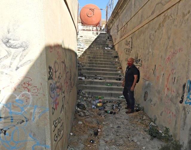 Miles de botellas se acumulan en el cauce urbano del Guadalentín a su paso por Lorca - 2, Foto 2