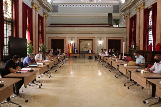 Los drones de Policía Local avisarán de la obligatoriedad de guardar la distancia de seguridad si detectan aglomeraciones en la Feria 2021 - 1, Foto 1