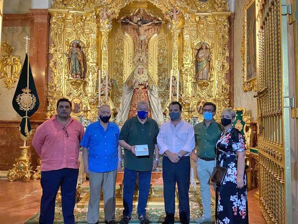 D. Antonio Martínez Olmedo ha querido donar un boche de oro y piedras preciosas a la Virgen de las Angustia - 1, Foto 1