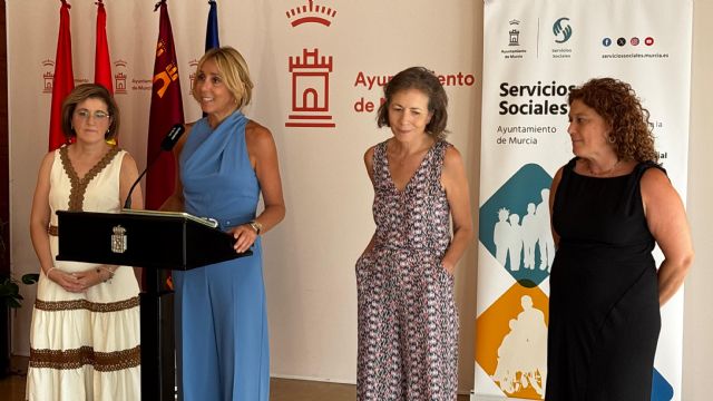 Murcia lanza un proyecto pionero para cuidar a los cuidadores de personas dependientes y combatir la soledad no deseada - 1, Foto 1