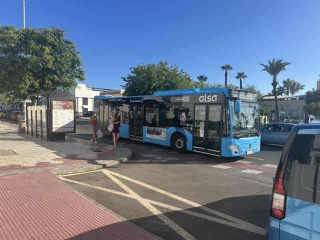 Juventudes MC denuncia el abandono de los jóvenes en el transporte de La Manga - 1, Foto 1