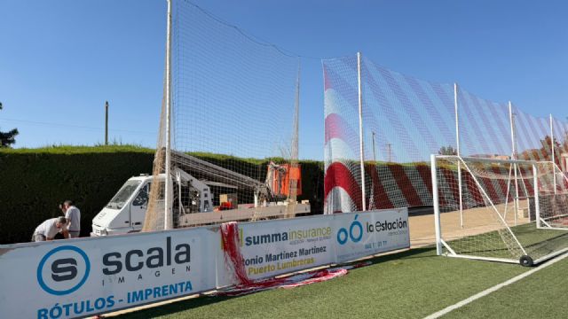 El Ayuntamiento de Puerto Lumbreras pone a punto el Campo de F�tbol Municipal de cara al inicio de temporada  2026/2027