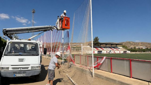 El Ayuntamiento de Puerto Lumbreras pone a punto el Campo de Fútbol Municipal de cara al inicio de temporada  2026/2027 - 2, Foto 2