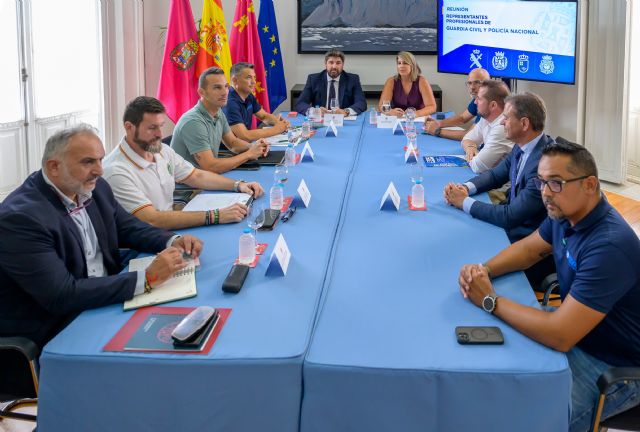 López Miras exige al Gobierno que active todos los medios necesarios, incluidos los militares para frenar el descontrol en las costas de la Región - 2, Foto 2