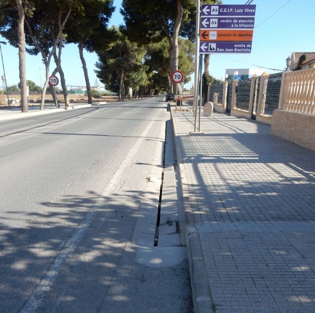 Ciudadanos denuncia que la obstrucción de las canaletas de la N-301 a su paso por El Albujón anega las viviendas adyacentes - 1, Foto 1