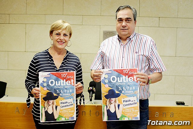 La X Feria Outlet de Totana se celebrará en la plaza de la Constitución del 5 al 8 de octubre, Foto 1