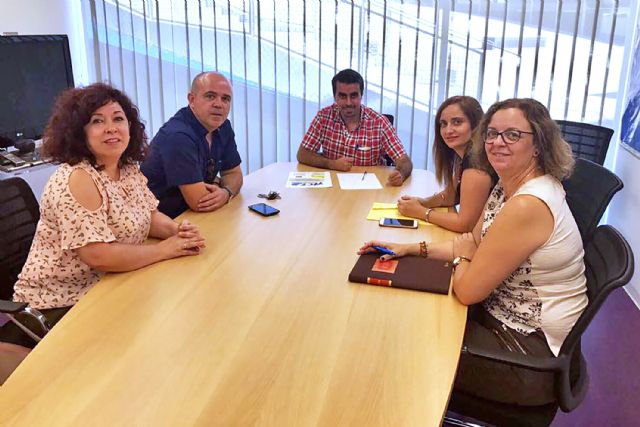 El Ayuntamiento torreño apoya a las academias de enseñanza locales frente a los 'ilegales' - 1, Foto 1