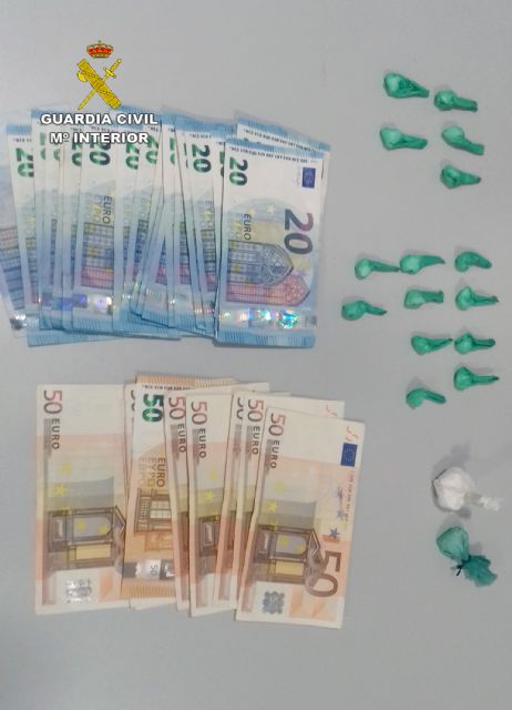 La Guardia Civil desmantela en Pliego un activo punto de venta de droga - 4, Foto 4