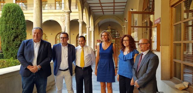 El senador del PP, Francisco Bernabé, participa en la mesa redonda Retos del sistema político español; el futuro de la Constitución de 1978 - 1, Foto 1