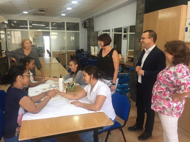 Isabel Franco conoce la labor de la asociación Beto en favor de las mujeres maltratadas, inmigrantes, madres solteras y sin recursos - 2, Foto 2