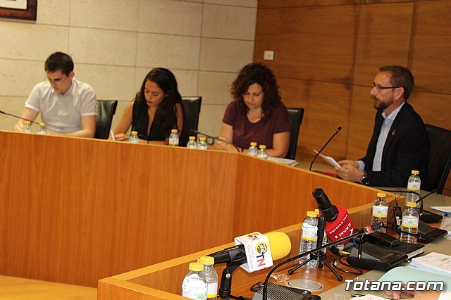 PSOE: Al Alcalde y a los concejales de Ganar Totana-IU no les parece suficiente cobrar lo mismo que cobran de media todos los murcianos y murcianas, Foto 1