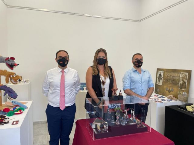 La directora general de Artesanía visita la exposición sobre el mundo del cómic que se celebra en Cartagena - 1, Foto 1