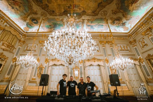 Música electrónica en un salón de baile del siglo XIX - 2, Foto 2