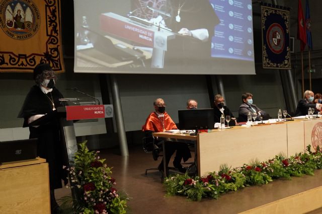 Beatriz Miguel: En nuestras aulas no sobra ninguna chica pero nos faltan muchos chicos - 2, Foto 2