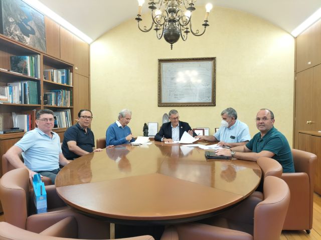 El presidente de la CHS mantiene una reunión de trabajo con representantes de la Comunidad de Regantes de la acequia de Rotas - 1, Foto 1
