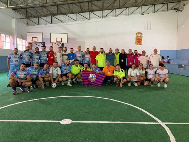 El centro penitenciario Murcia I acoge un triangular de fútbol sala solidario, coorganizado por la Peña Barcelonista de Totana