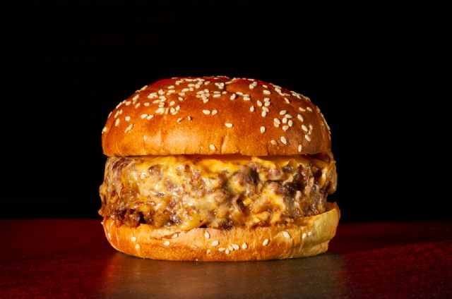 GOIKO celebra su 10° aniversario regalando hamburguesas Kevin Bacon en Murcia - 2, Foto 2