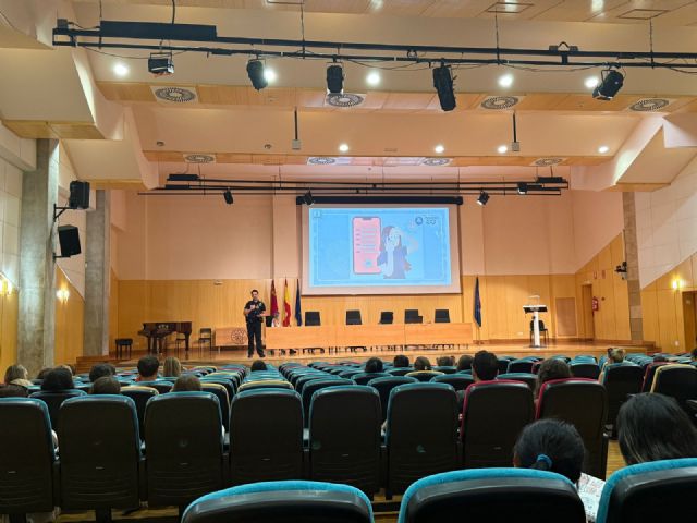 La Policía Local de Murcia acerca su labor a los estudiantes internacionales en el Campus de Espinardo - 2, Foto 2