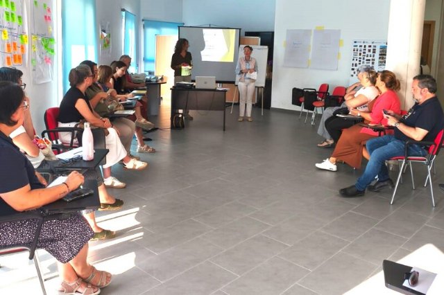 El grupo motor del programa Tejiendo barrio, hilando vidas estrena el curso con un taller sobre participación comunitaria y metodologías participativas - 1, Foto 1