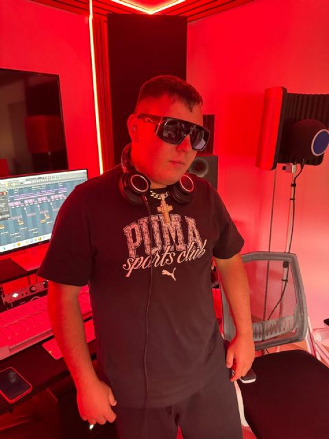 JR Music convierte una historia clandestina en reggaetón con Si Andas Con Tu Novio - 4, Foto 4