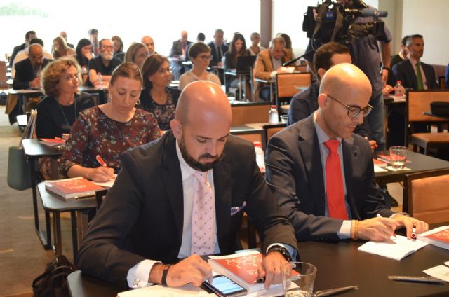 Murcia entre las cinco comunidades españolas con mayor número de horas efectivas trabajadas - 2, Foto 2